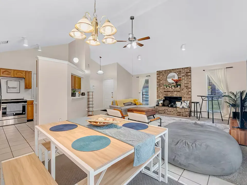 9606 Wildwood Rdg