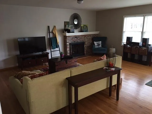2 bed, 1140 sqft, $2,300 — Photo 4