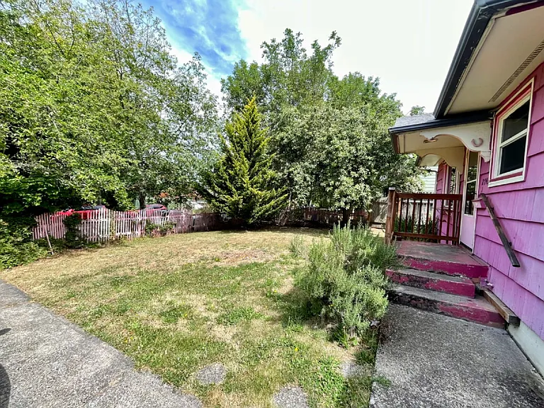 2743 Potter St — Photo 18