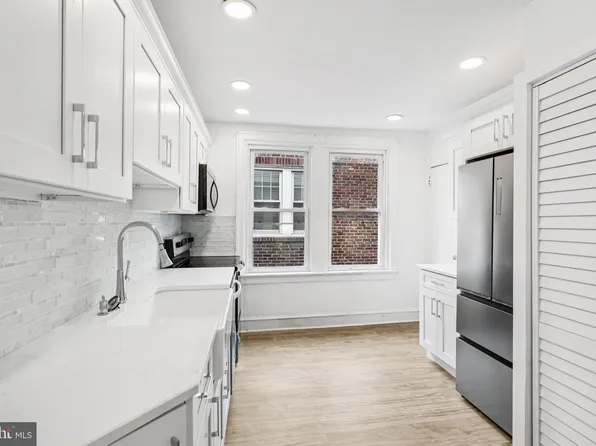 1827 W Cheltenham Ave, Elkins Park, PA 19027
