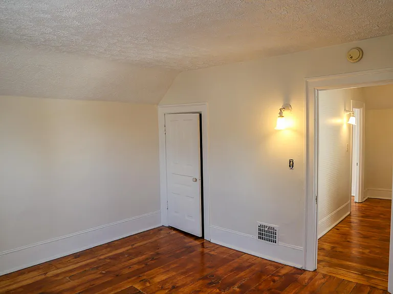 707 N Walnut St — Photo 14