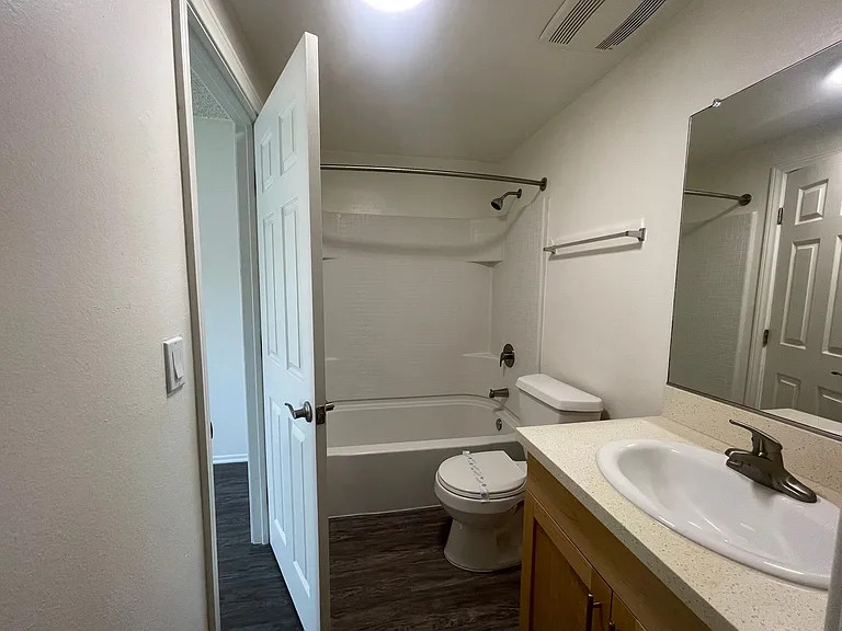 Villa Del Sol Apartments — Photo 119