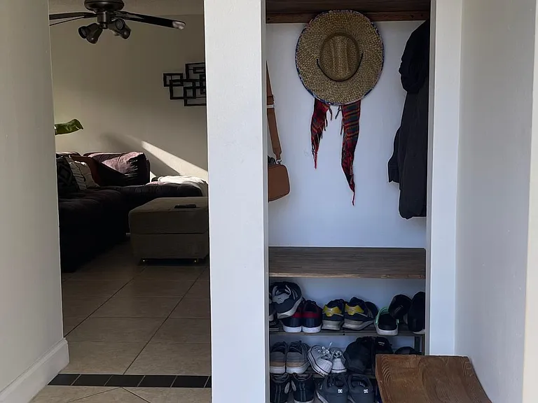 1420 Park Shore Cir #1 — Photo 2
