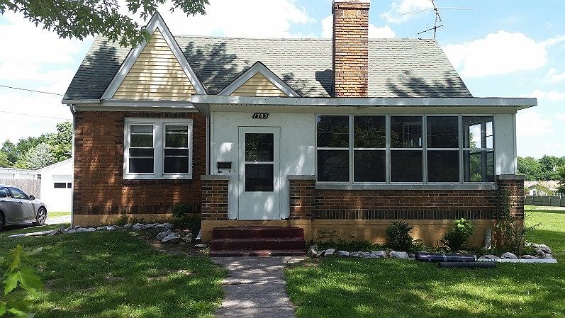 1702 S Madaline Ter