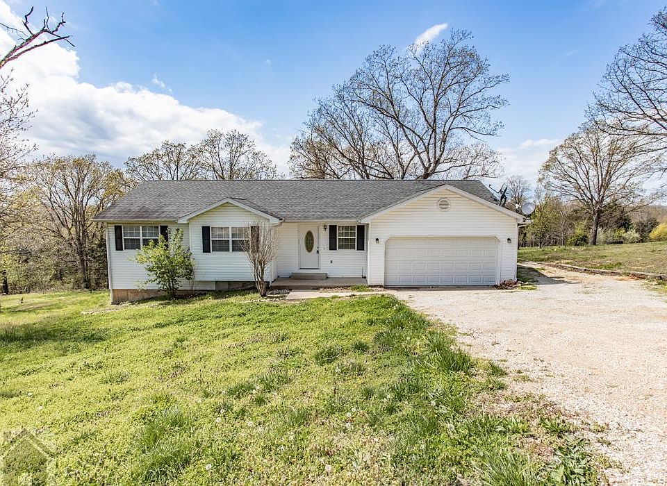 2nd image of 18025 Lotus Ln