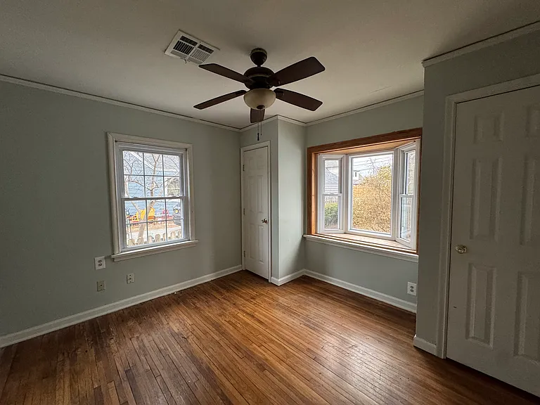 204 E 33rd Pl — Photo 8