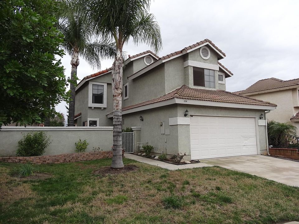 Quiet neighborhood near Victoria Groves Park 1 mile south of I-210, near Millikin.