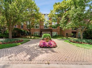 207 Rivershire Ln APT 102, Lincolnshire, IL 60069