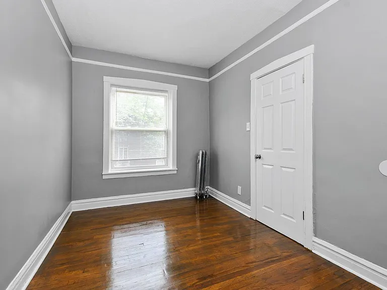 7557-59 S. Calumet Ave. / 348-58 E 76th St. — Photo 8