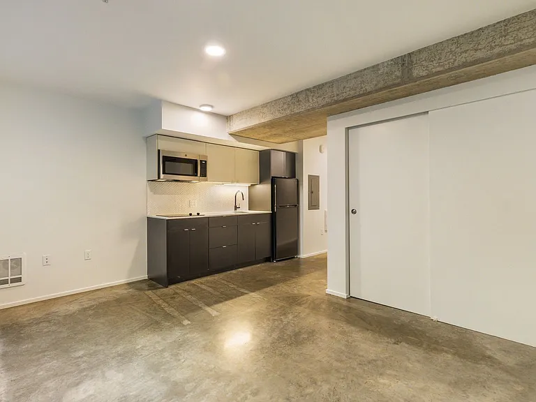 722 E Pike St — Photo 92