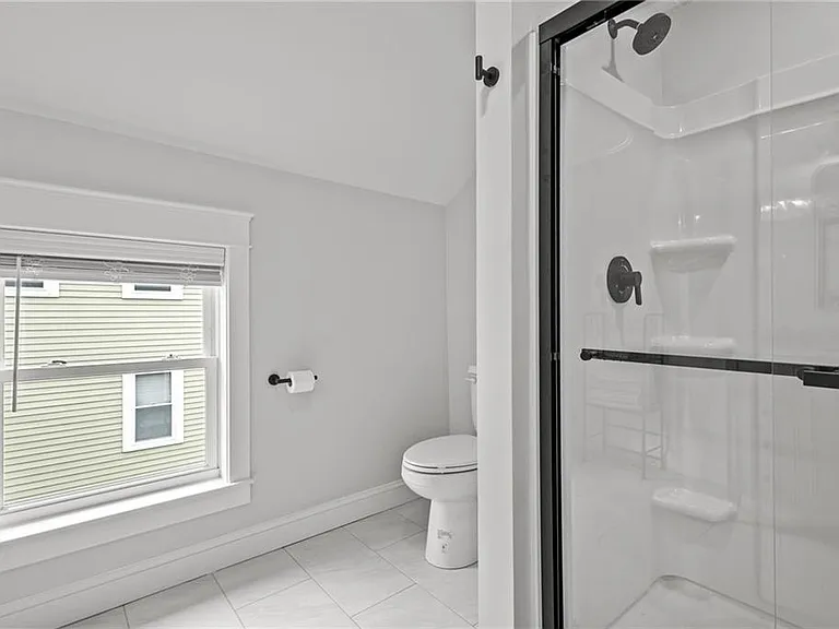 484 Thames St — Photo 13