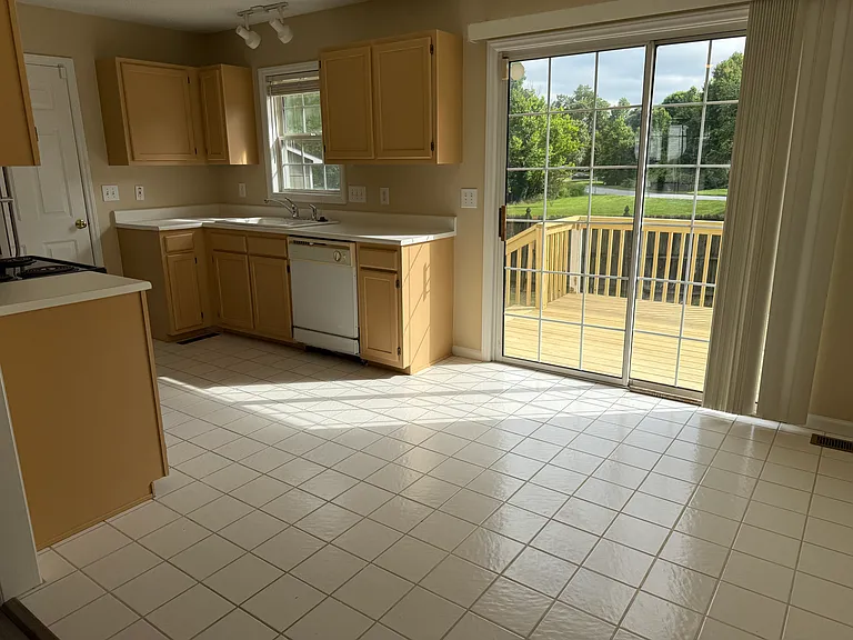5800 Brockton Ct — Photo 6
