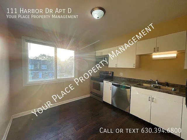 111 Harbor Dr #D — Photo 4