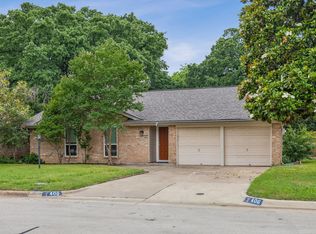 406 Canyon Ridge Dr, Euless, TX 76040