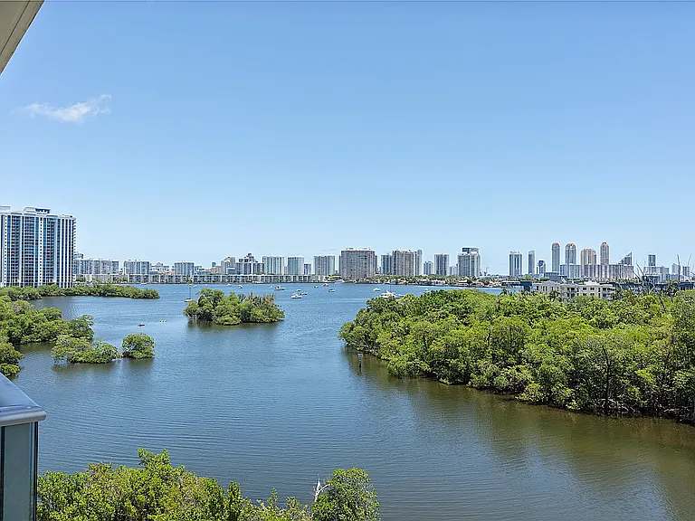 16385 Biscayne Blvd #717 — Photo 31