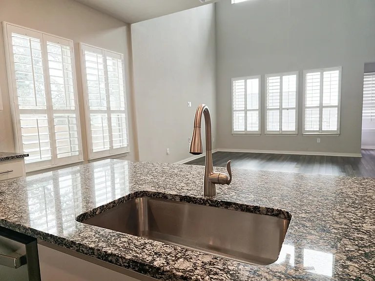 12716 Bloomington Dr — Photo 10