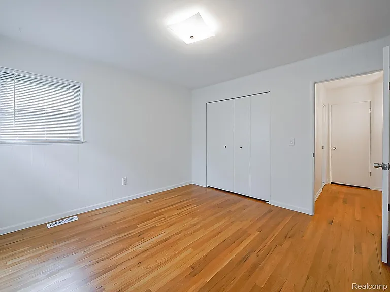 7580 Thornwood St — Photo 44