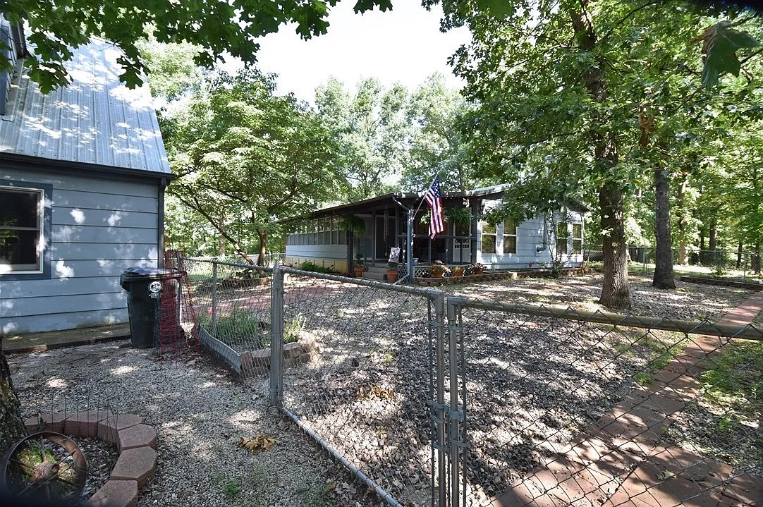 2 bed, 1500 sqft, $1,650 — Photo 4