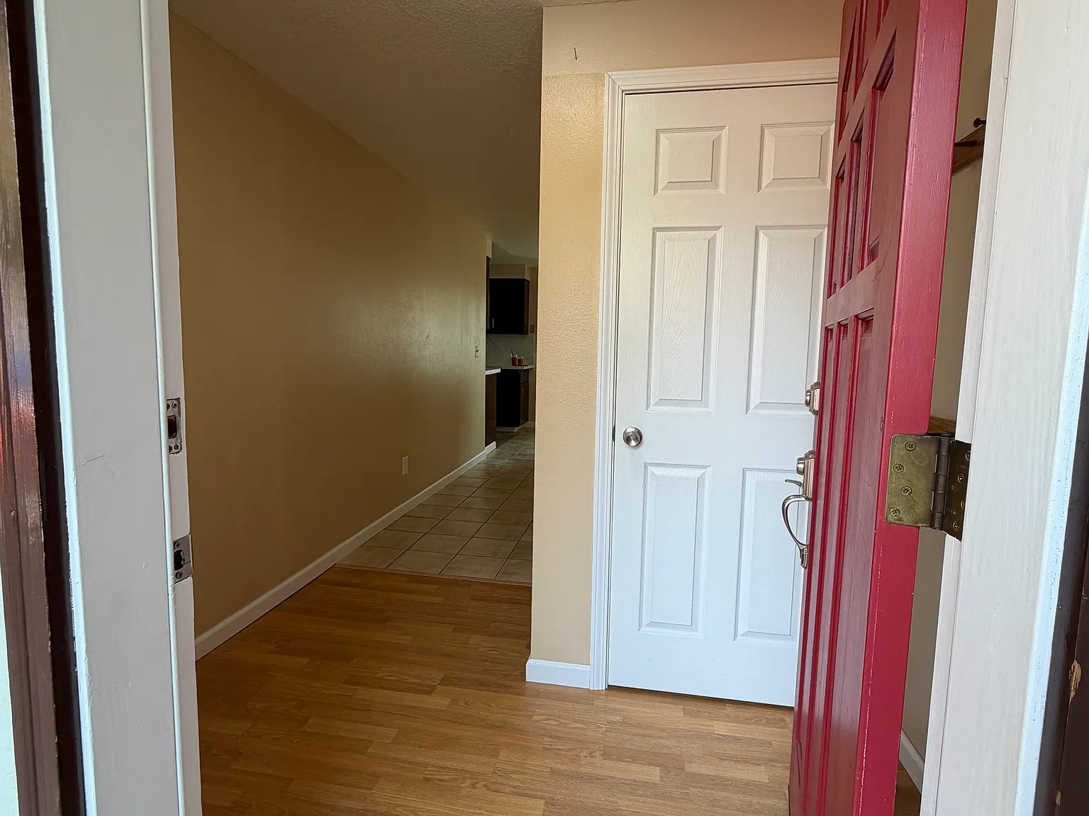 3 bed, 1104 sqft, $2,300 — Photo 2