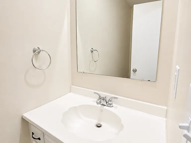 324 NE Cedar Ct — Photo 10