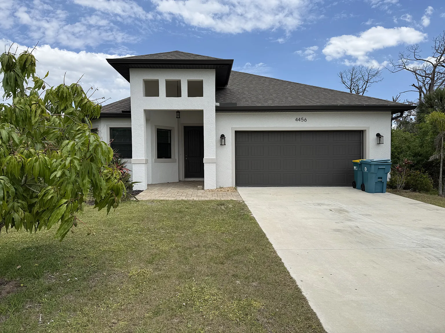 3 bed, 1583 sqft, $2,300 — Photo 1