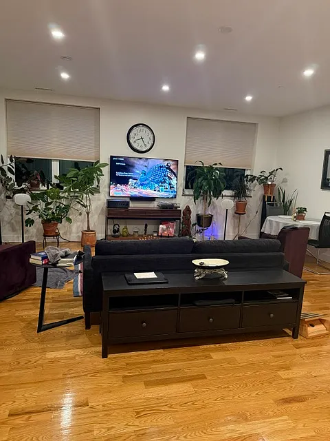 86 N Main St #4