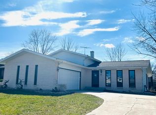 8672 Mathews Ln, Crown Point, IN 46307