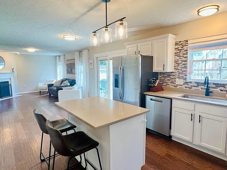 2737 Barnhill Ct — Photo 22