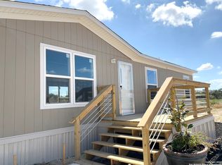 230 Devine Fields Rd, Devine, TX 78016