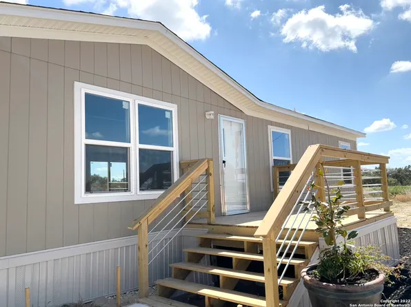 230 Devine Fields Rd, Devine, TX 78016