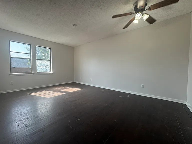 16 Townley St #J3 — Photo 4