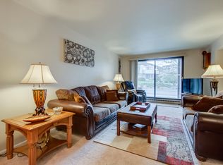 425 W Willow Ct APT 113, Fox Pt, WI 53217