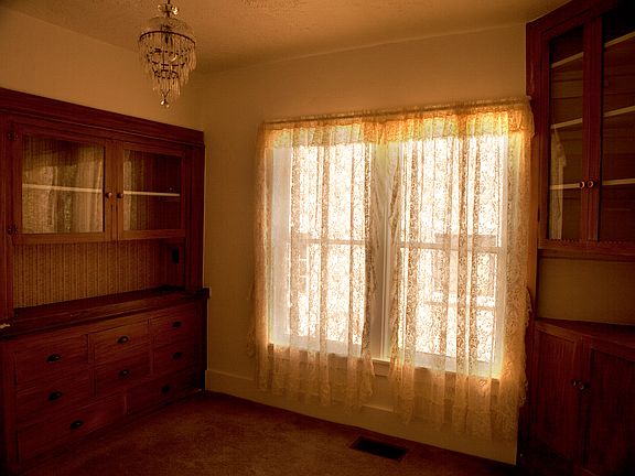 built-ins in dining room