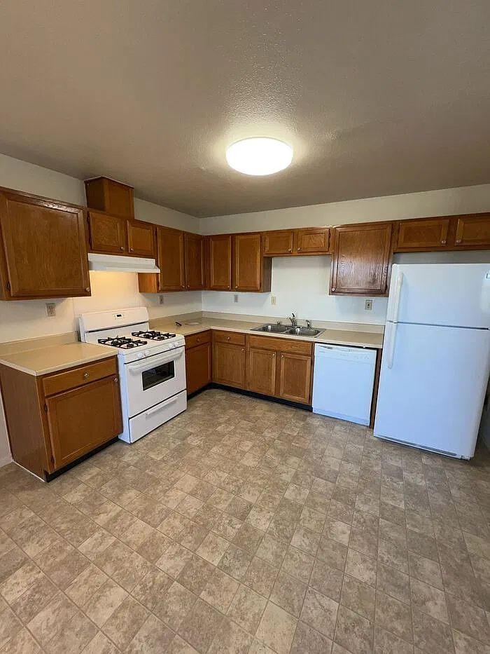 2 bed, 1.5 bath, 1066 sqft, $1,519 — Photo 3