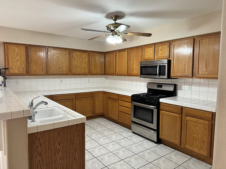2945 Country Club Dr — Photo 8