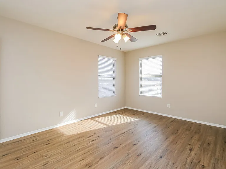 2356 E 35th Ave — Photo 13