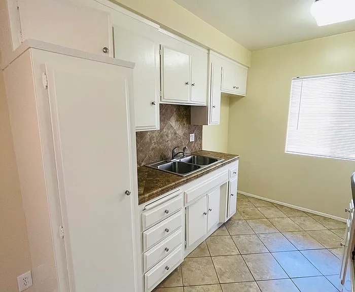 949 N Alfred St #8 — Photo 3