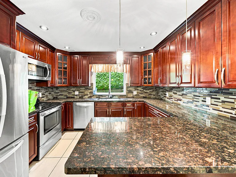 5553 Nancy Greene Way — Photo 5