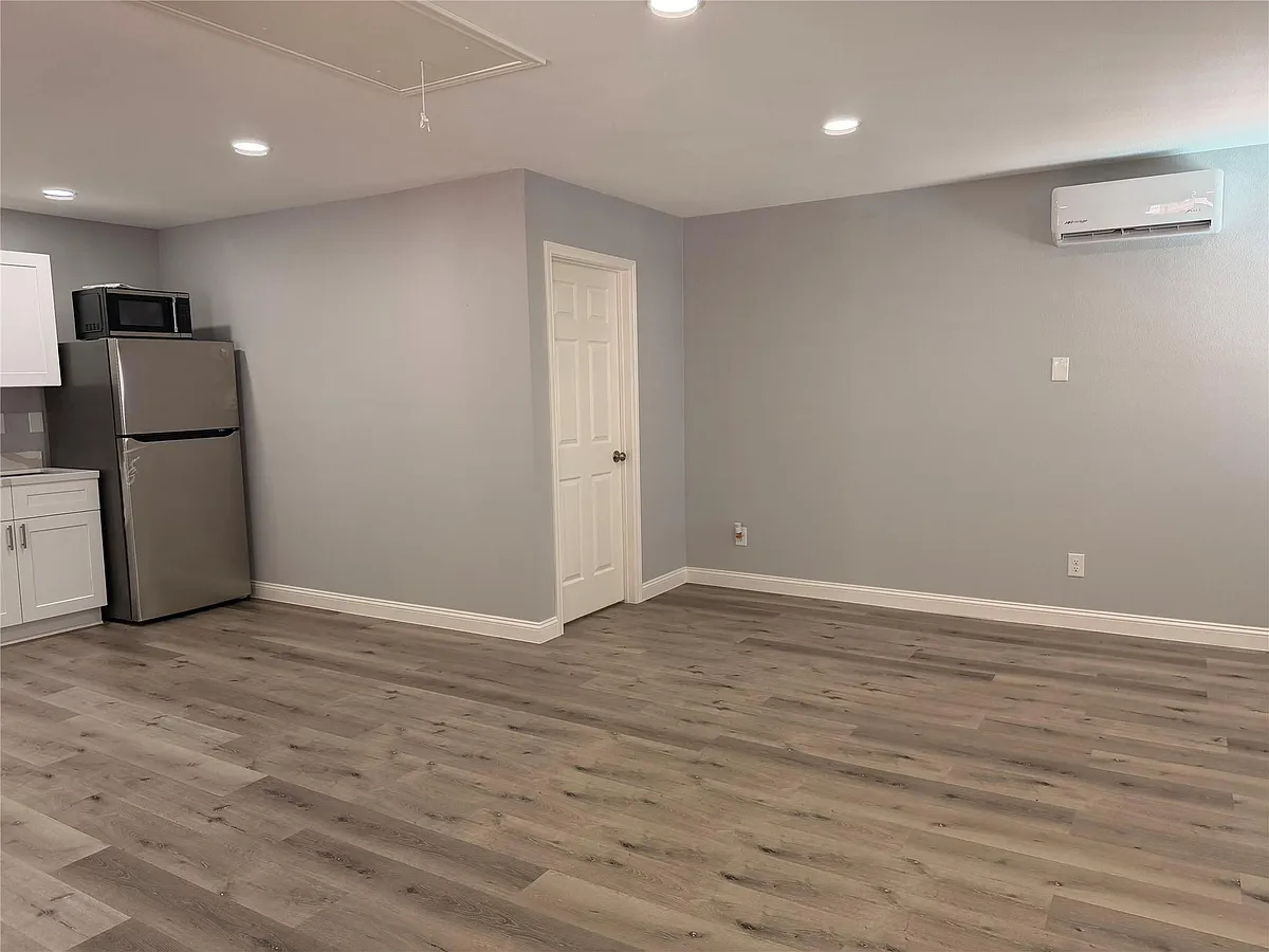 Building Photo - 6846 Hertford Park Dr #2