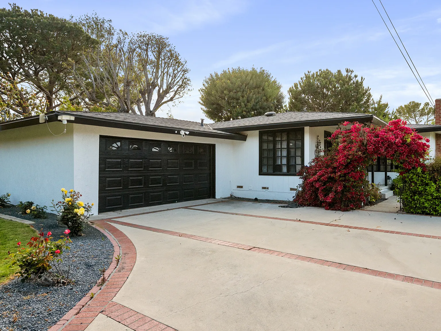 2 bed, 1200 sqft, $5,500 — Photo 3