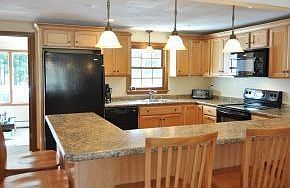 Wow! Eat-In kitchen bar