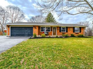 2069 Clear View Dr, Bellbrook, OH 45305