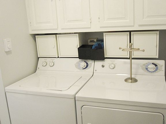 Main Bathroom/Laundry