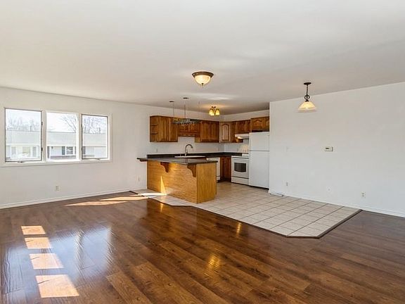 3rd image of 130 W Main St