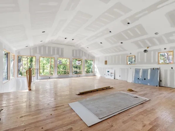 105 Vannoy St, Greenville, SC 29601