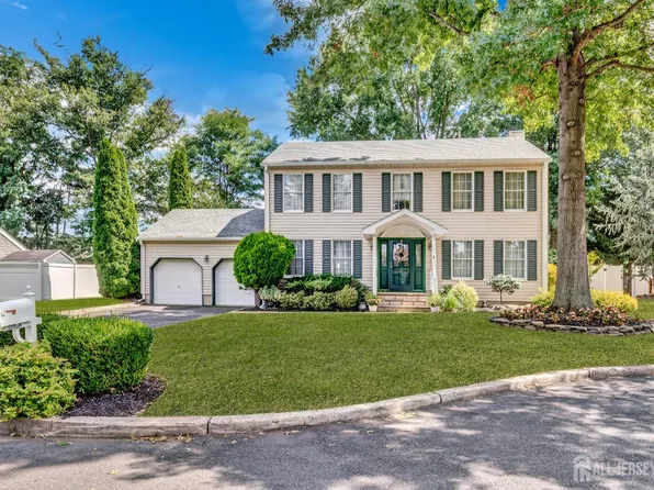 12 Antoinette Ct, Jamesburg, NJ 08831