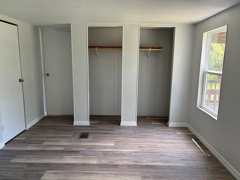 2209 Longreene Rd N — Photo 15
