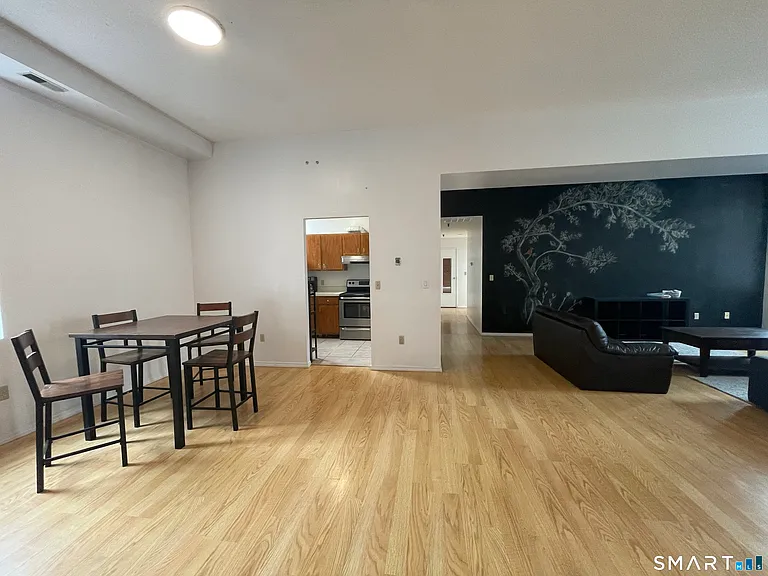 196 Crown St #210 — Photo 3