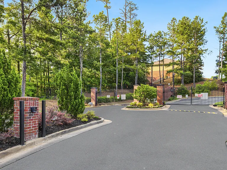Azalea Ridge Apartments — Photo 28