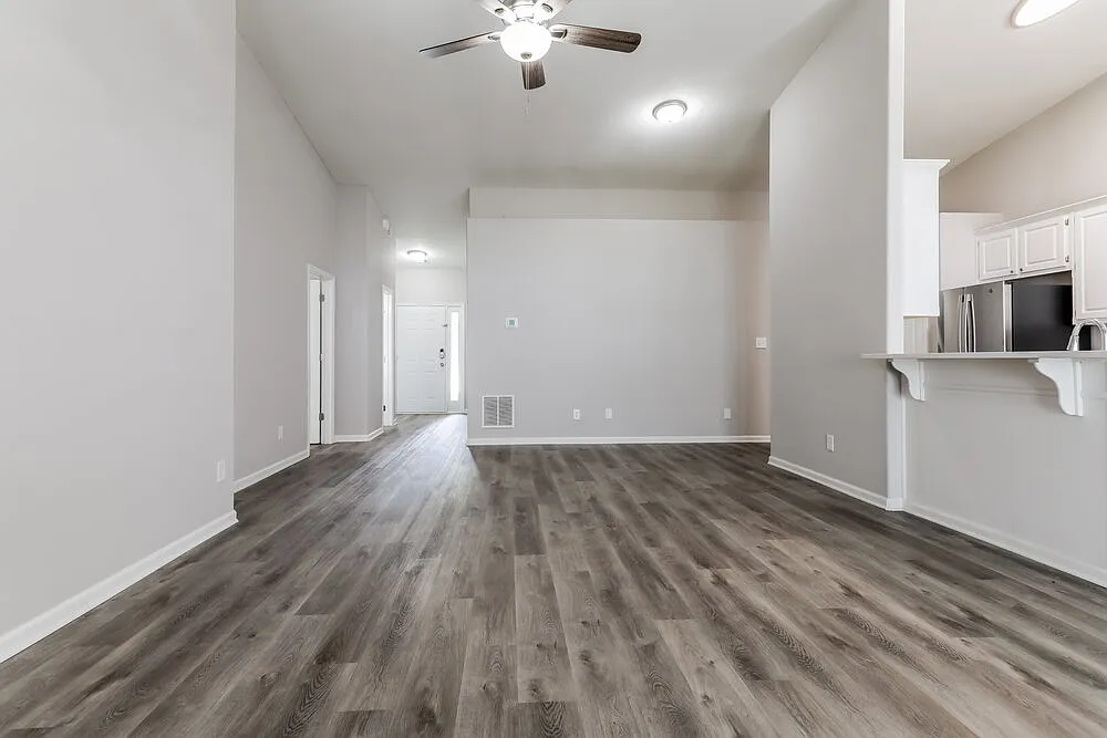 3 bed, 2.0 bath, 1524 sqft, $2,080 — Photo 3